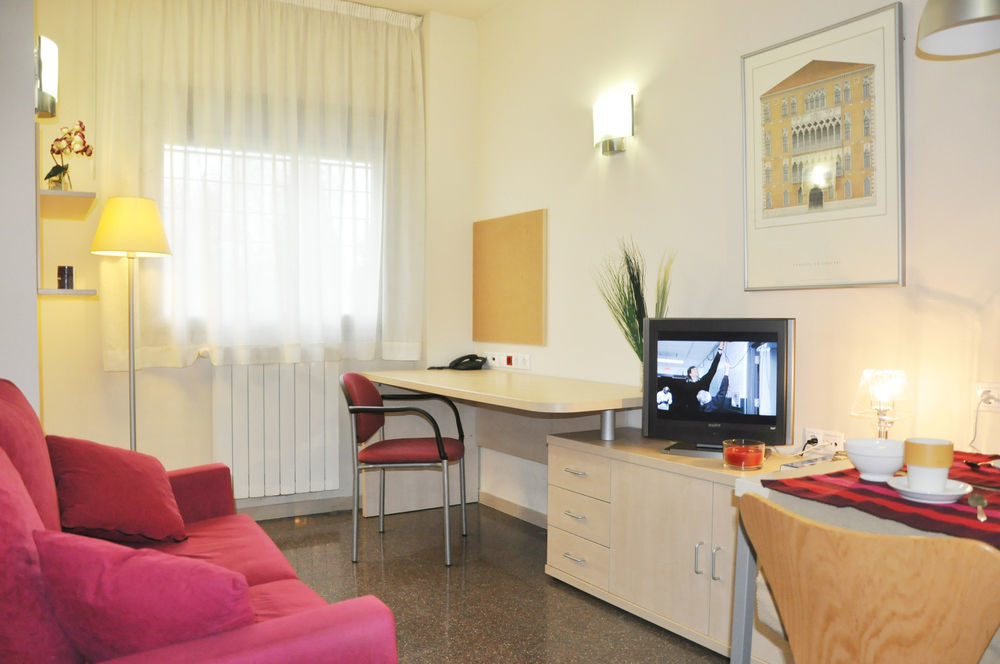 Residencia Universitaria Resa Los Abedules Pamplona Dış mekan fotoğraf